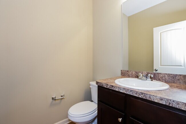 Building Photo - 496 Hill Crest Cir