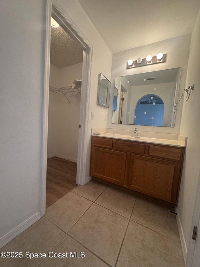 Building Photo - 2129 Redwood Cir