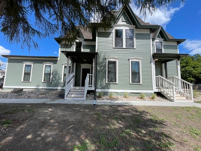Building Photo - 133 S Prairie Ave