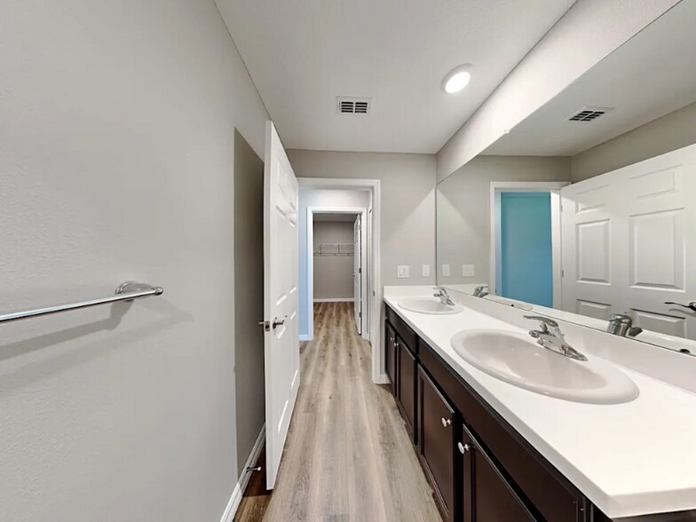 2932 SW 5th Ave 2932 SW 5th Ave - 2932 Sw 5th Ave Cape Coral Fl Building Photo 