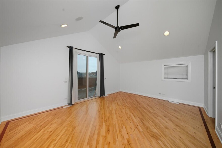 Building Photo - 1523 W Huron St