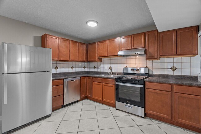Building Photo - Charming 3-Bedroom Home – Section 8 Welcome!