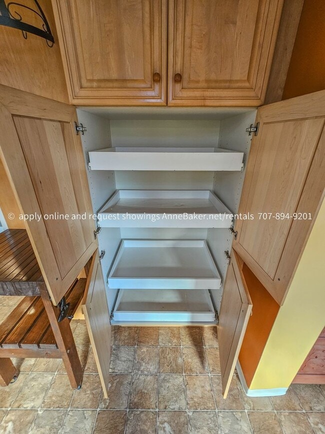 Building Photo - Exquisite Home among the Oak Trees