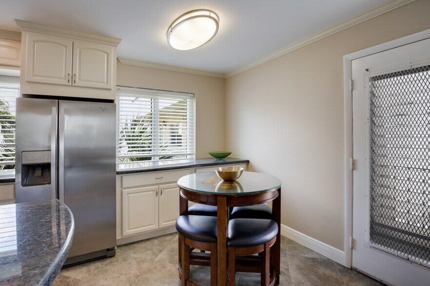 Building Photo - 510 Flanders K