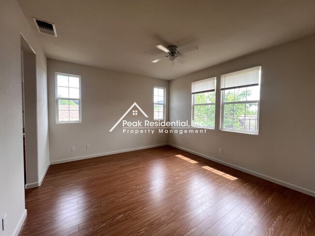 Building Photo - Beautiful 4bd/2.5ba Folsom Home with 2 Car Garage!