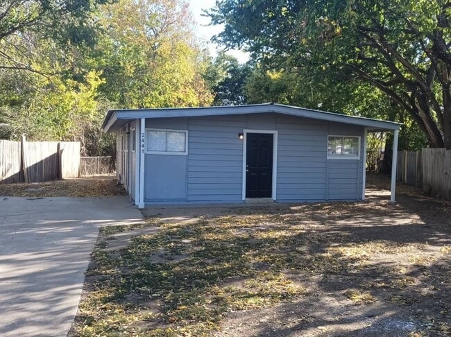 Building Photo - 2441 N Oswego Ave