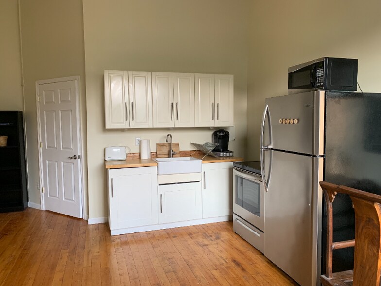 Building Photo - 1415 Kemper St