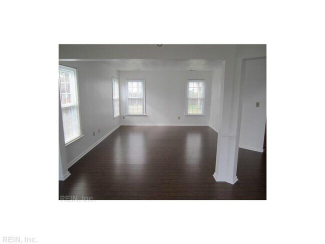 Building Photo - Holland Pines