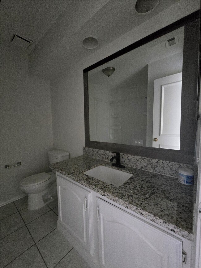 Building Photo - 1818 Pine Hollow Dr