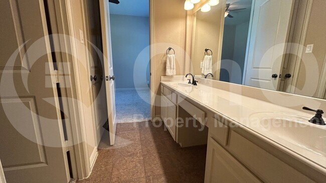 Building Photo - 4513 Cherokee Dr