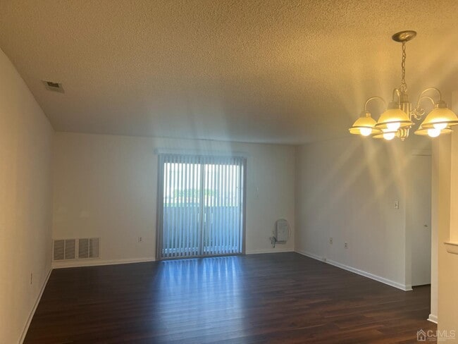 Building Photo - 1019 Ravens Crest Dr