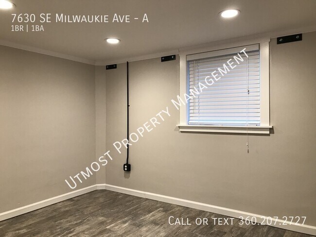 Building Photo - 7630 SE Milwaukie Ave