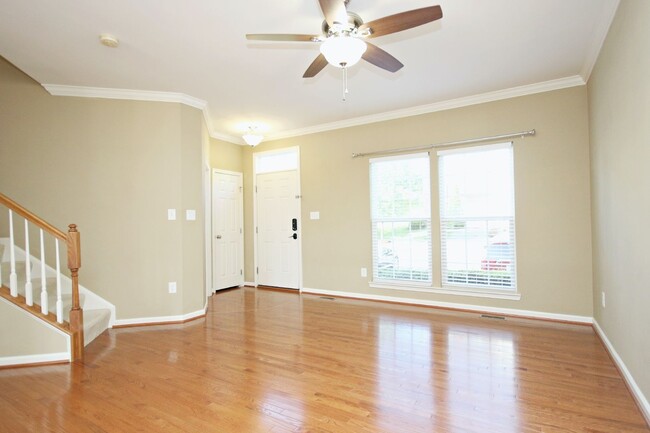 Building Photo - Pet Friendly End-unit Pantops Townhome (Le...