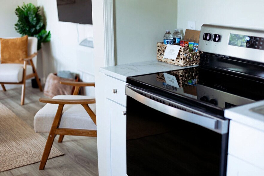 Building Photo - 308 Lamont St