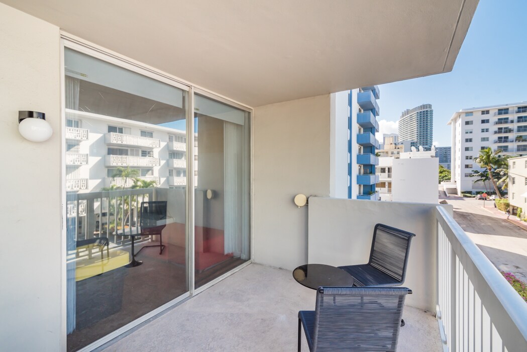 Building Photo - 1670 Bay Rd