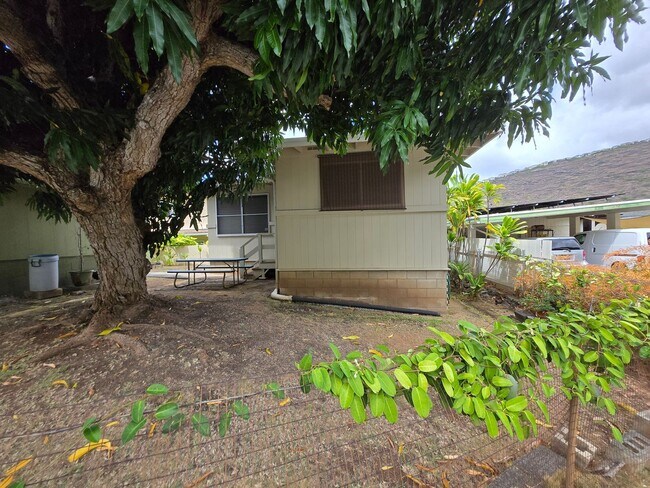 Building Photo - 5340 Uhiuhi St