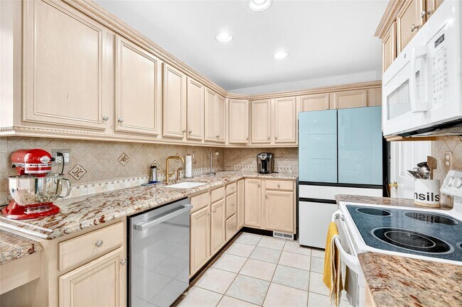 Building Photo - 3 Deertree Ln