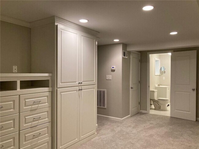 Building Photo - 49 Putnam Cir NE