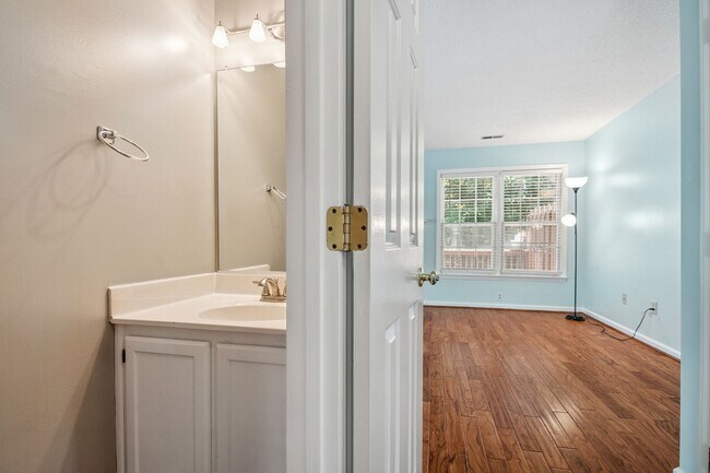 Building Photo - 128 Shady Spring Pl