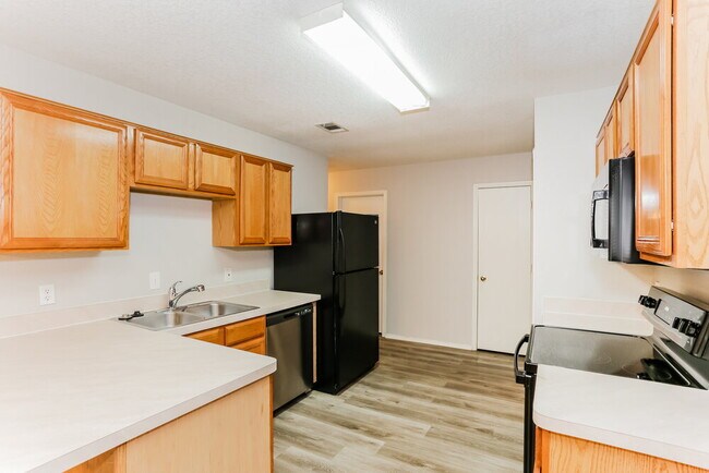 Building Photo - 526 Berryhill Dr