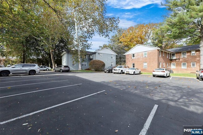 Building Photo - 25- 18 High St