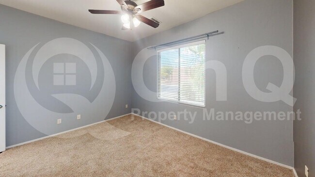 Building Photo - 1419 W Red Creek Dr