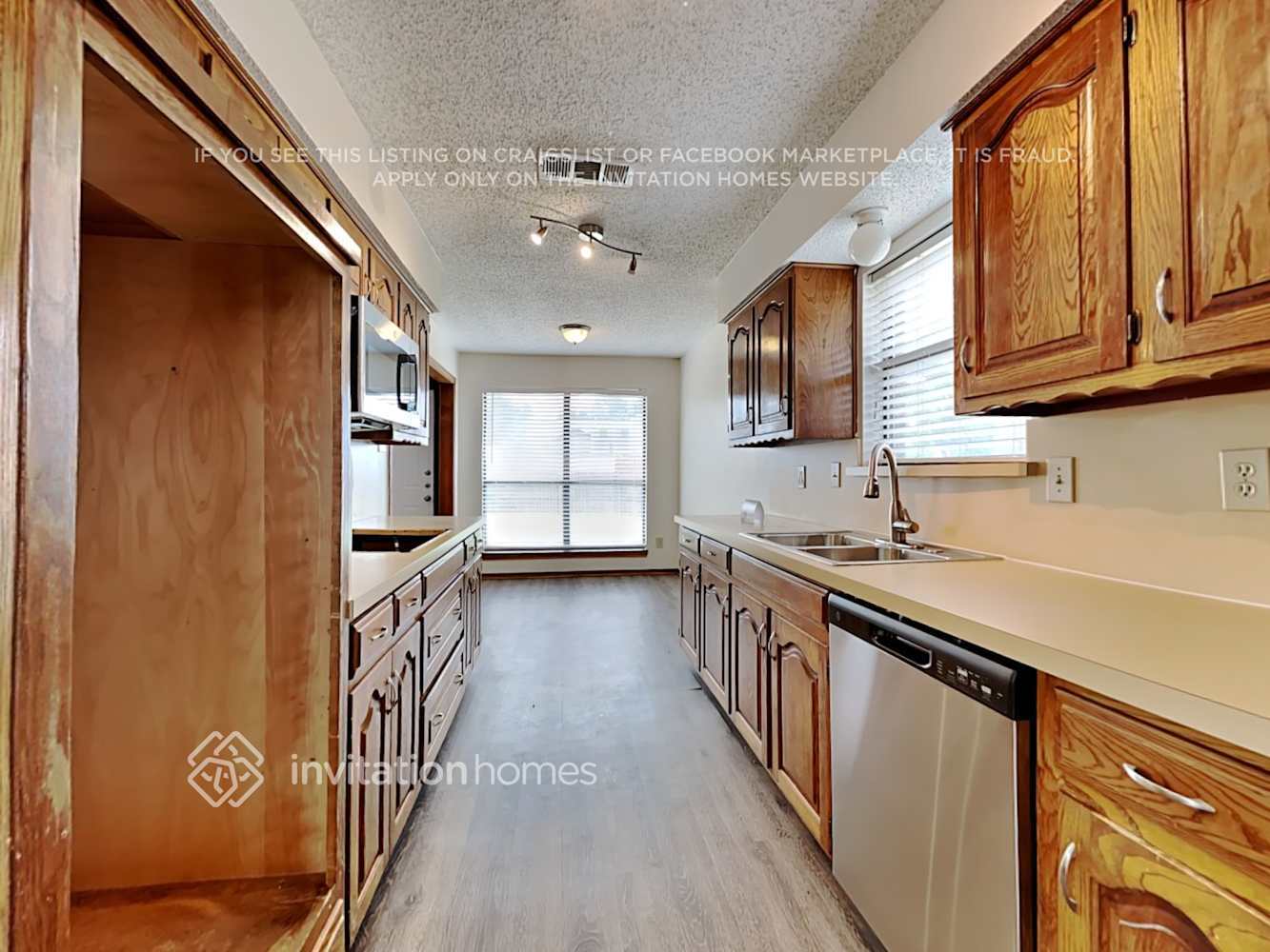 Building Photo - 1666 Clarendon Dr