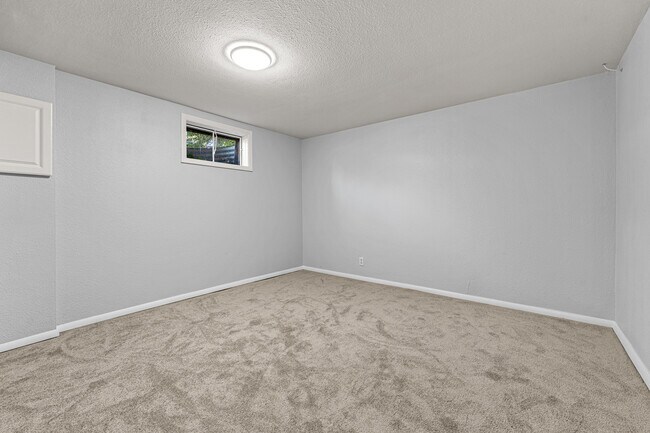 Building Photo - 3512 W Berry Dr