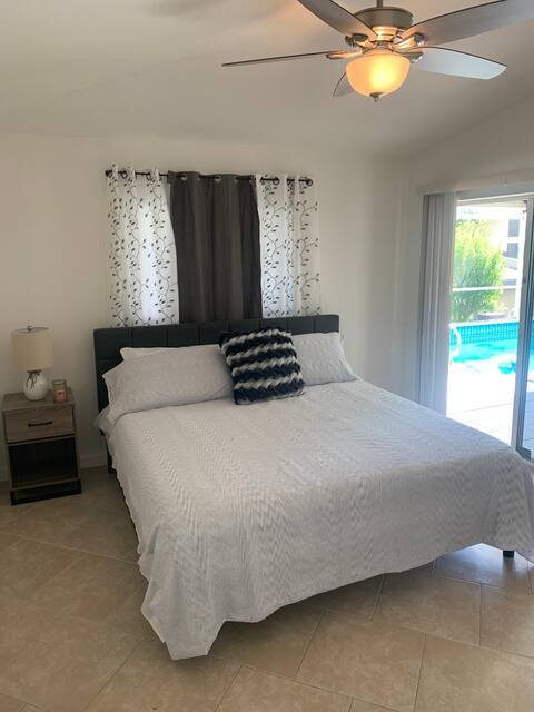 Building Photo - 4973 Viceroy St