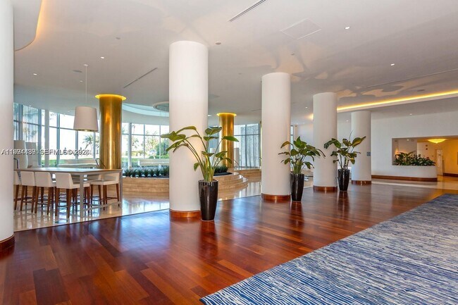 Building Photo - 5151 Collins Ave