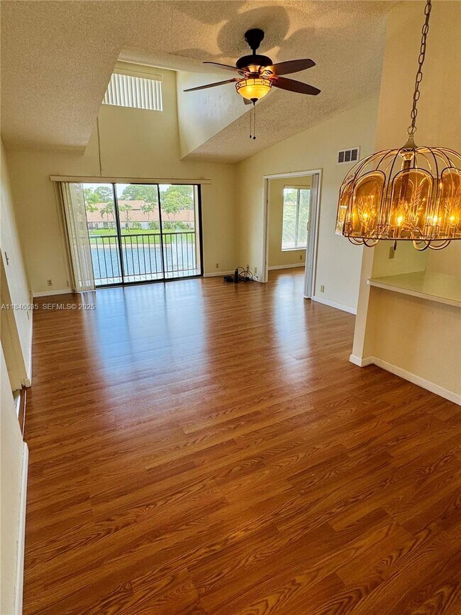 Building Photo - 806 Sky Pine Way