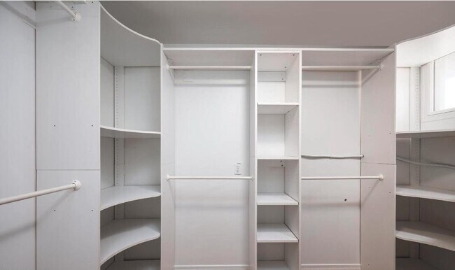 Building Photo - 8620 E San Miguel Ave