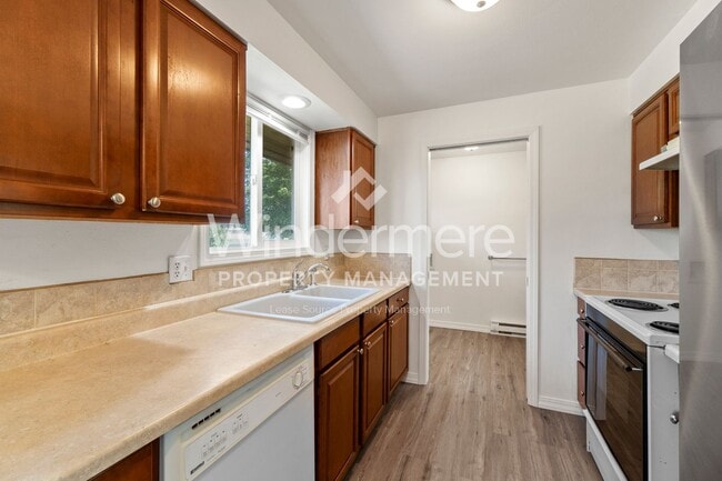Building Photo - 1017 S Robie Rd