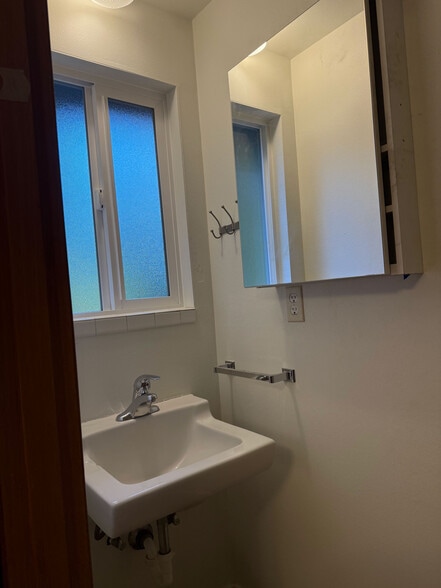 Building Photo - 18510 3rd Pl NW