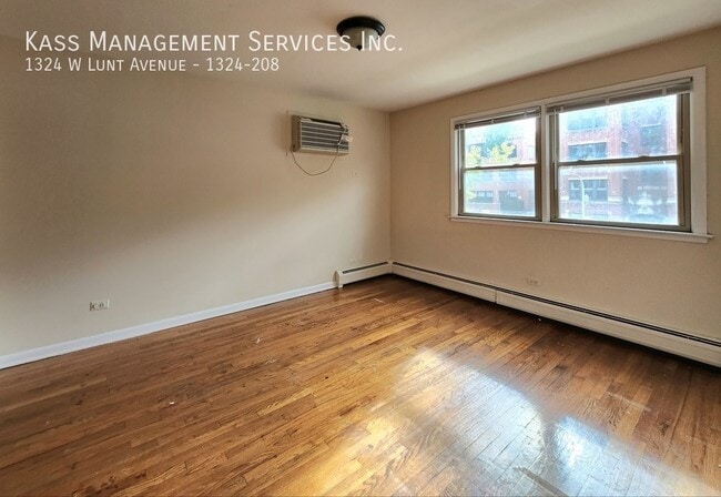 Building Photo - 1324 W Lunt Ave