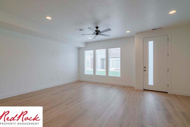 Building Photo - 3 Bedroom Townhome in Washington Fields wi...