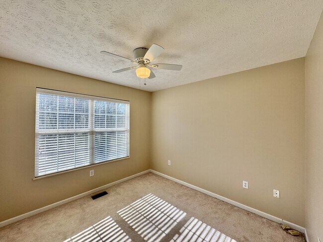 Building Photo - 174 Depew Dr