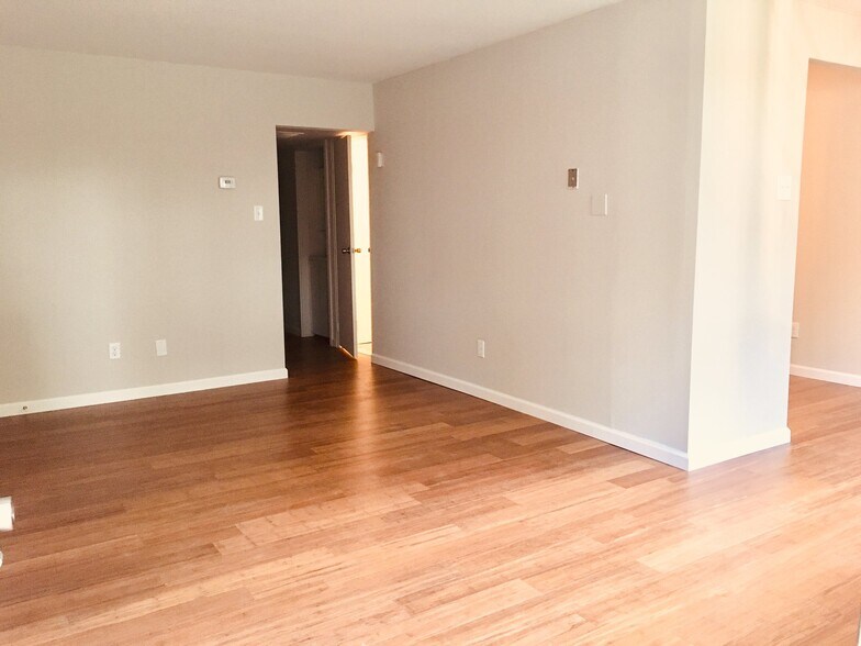 Building Photo - 810 N Forklanding Rd