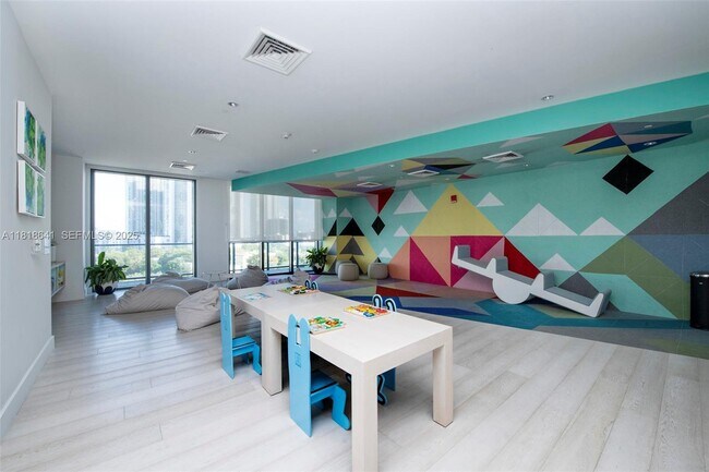 Building Photo - 121 NE 34th St