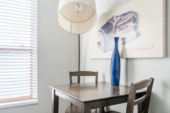 Building Photo - 615 N East St