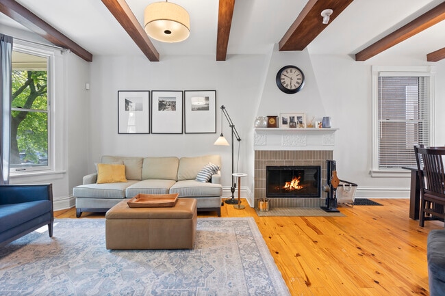 Building Photo - 3438 N Paulina St