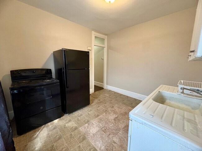 Building Photo - 1224 Eckert Ave