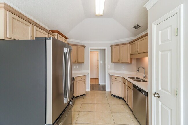 Building Photo - 10029 Woodland Grove Dr