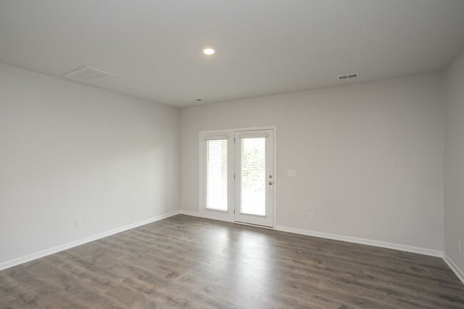 Building Photo - 2972 Mallard Dr