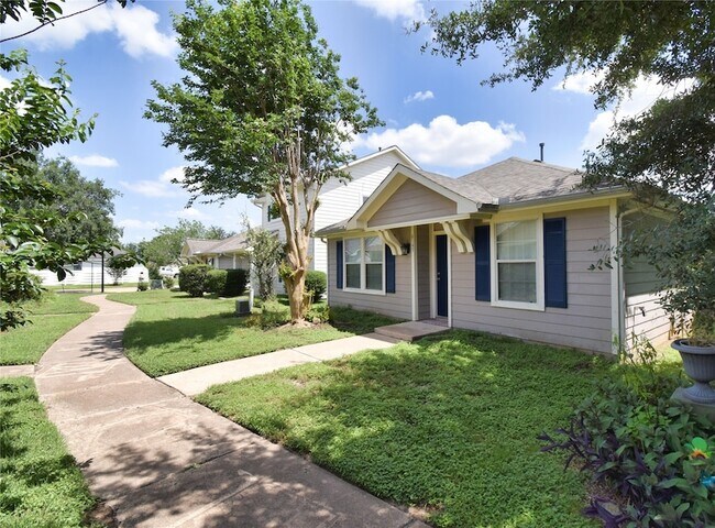 Building Photo - 6145 Settlers Square Ln