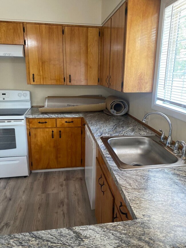 Building Photo - 6407 Harvey Dr