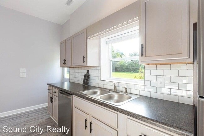 Building Photo - 1 br, 1 bath House - 450 Quarry Rd