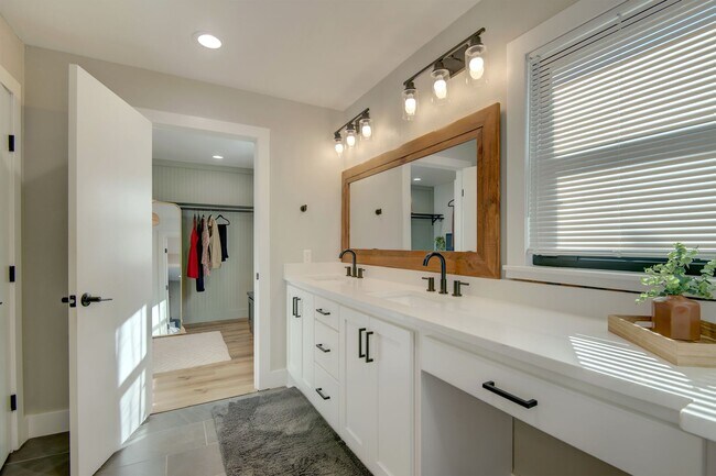 Building Photo - Gorgeous, updated home, turn-key and ready...