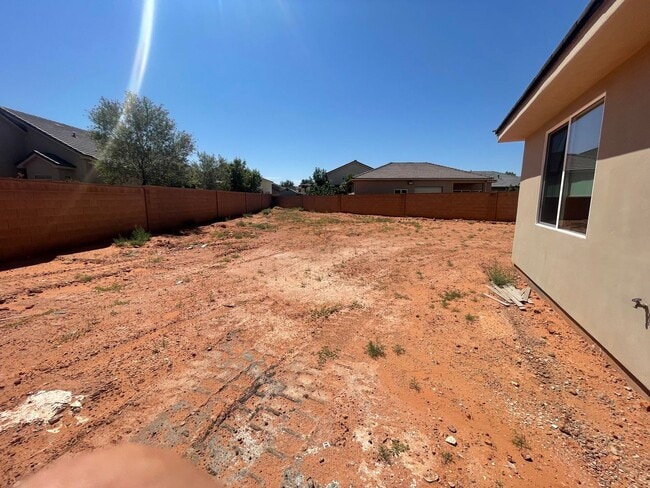 Building Photo - PET FRIENDLY!!! 4 Bedroom Home next to SAND HOLLOW STATE PARK!!