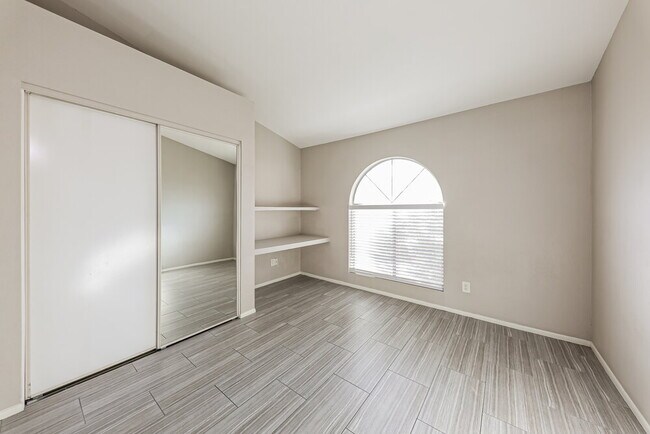 Building Photo - 8014 W Aster Dr